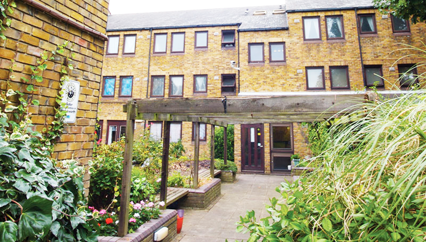 external picture of Holmleigh Court